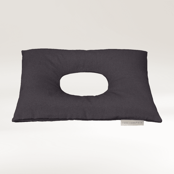 Če imate problem z normalnim sedenjem je čas, da si omislite podlago za sedenje iz češnjevih koščic.