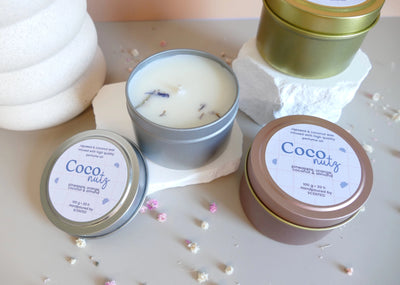 Naravna dišeča sveča Coconutz, 100 g, vonj kokosa, ananasa, pomaranče in mandljev, ročno izdelana, vegan