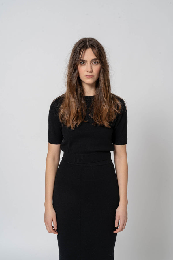 Black Short Sleeve Crop Top