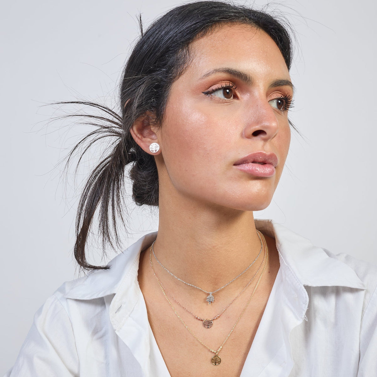 Collana argento rodiato con centrale albero della vita traforato tondo