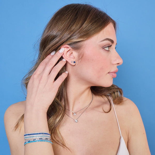 Pulsera de tenis de plata chapada en rodio con zirconitas azules y blancas de 1.5 mm