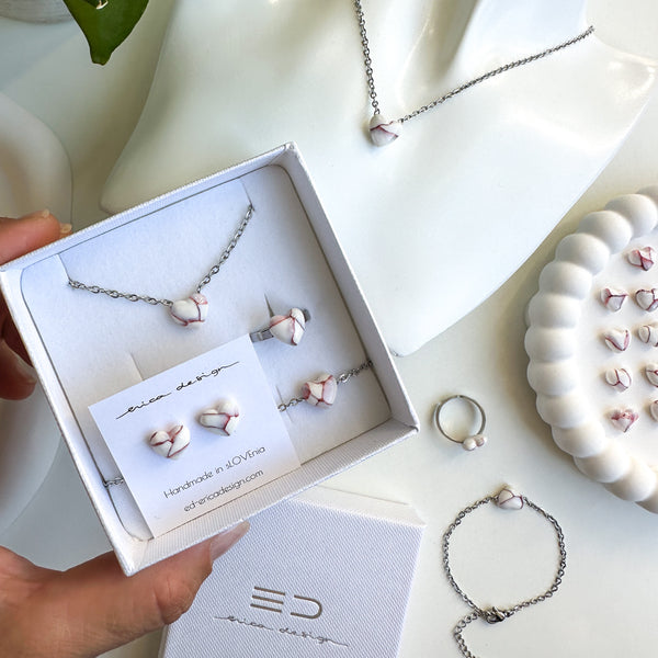 marble heart | burgundy