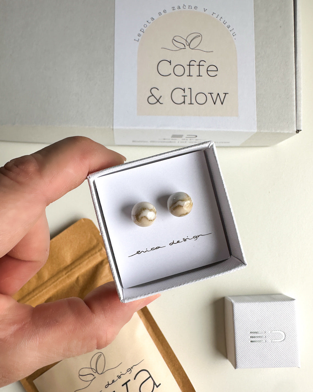 Café & Éclat | Paquet Cadeau Café + Boucles d'Oreilles Ampoule