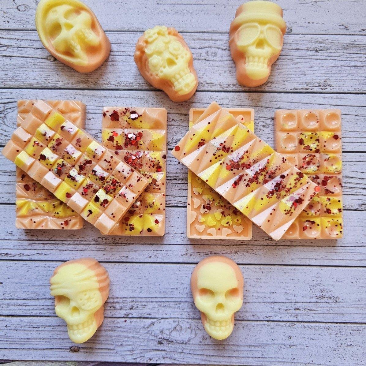 Mini snapbar dišeči vosek Pumpkin Spice s toplim jesenskim vonjem buče, cimeta in klinčkov.