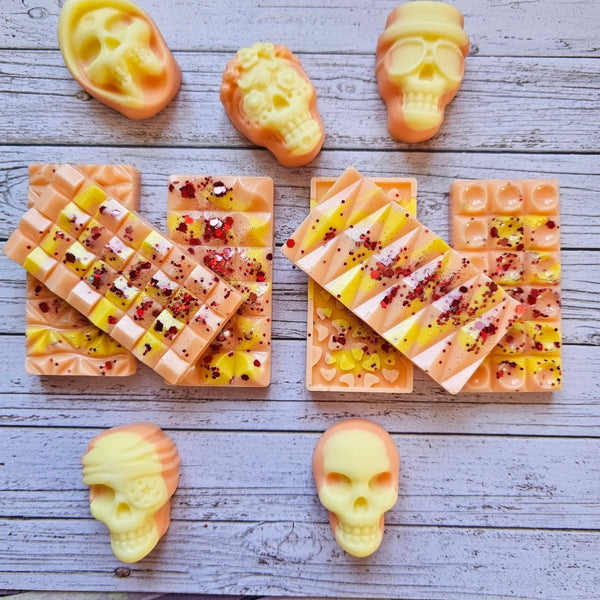 Mini snapbar dišeči vosek Pumpkin Spice s toplim jesenskim vonjem buče, cimeta in klinčkov.