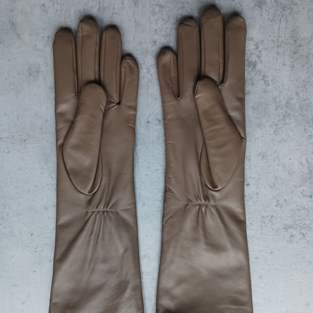 Long gloves with embroidery and cashmere lining