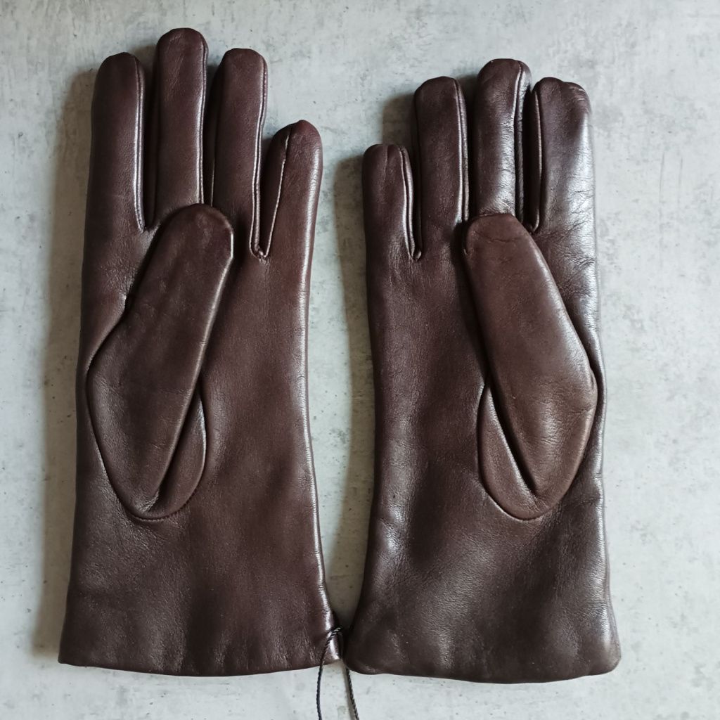 Women's Gloves with Snake Decoration