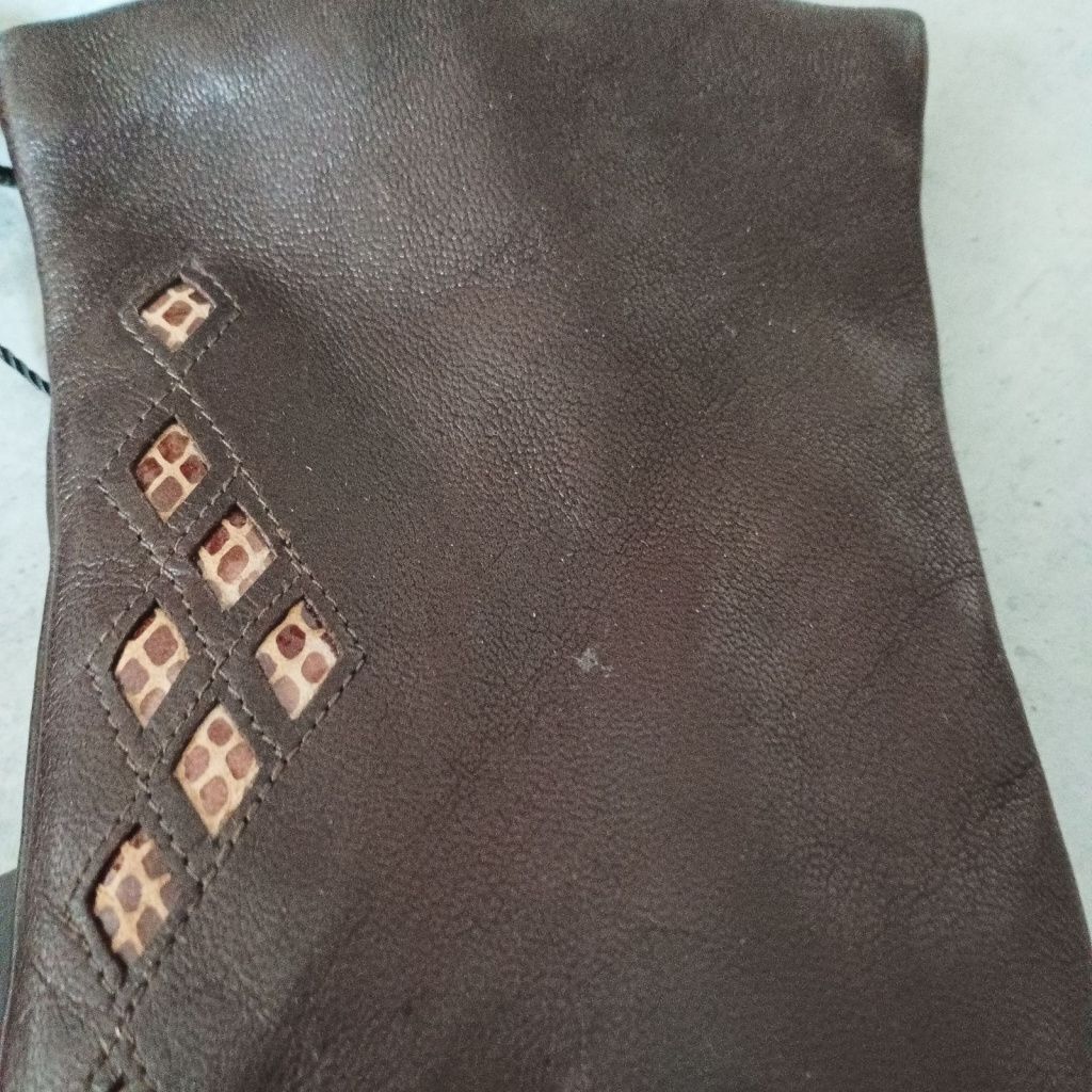 Women's Gloves with Snake Decoration