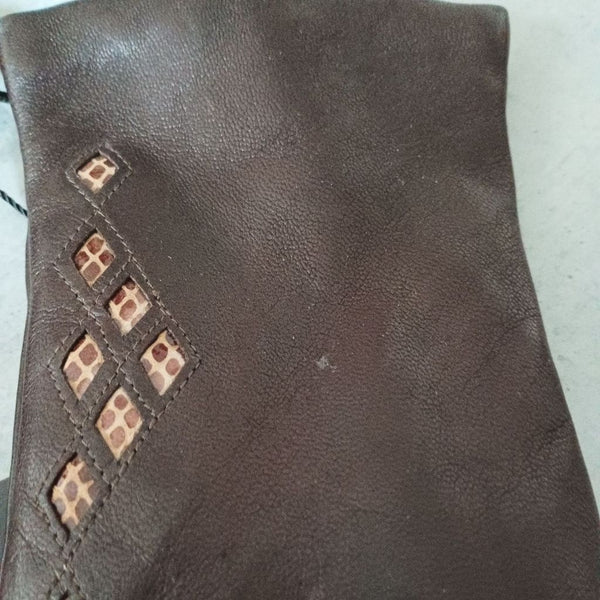Women's Gloves with Snake Decoration