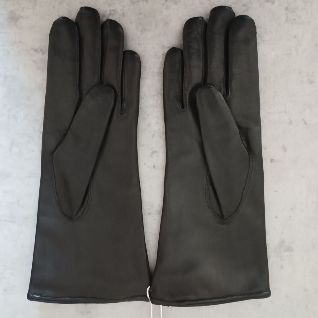 Women's Winter Gloves with Snake Decoration