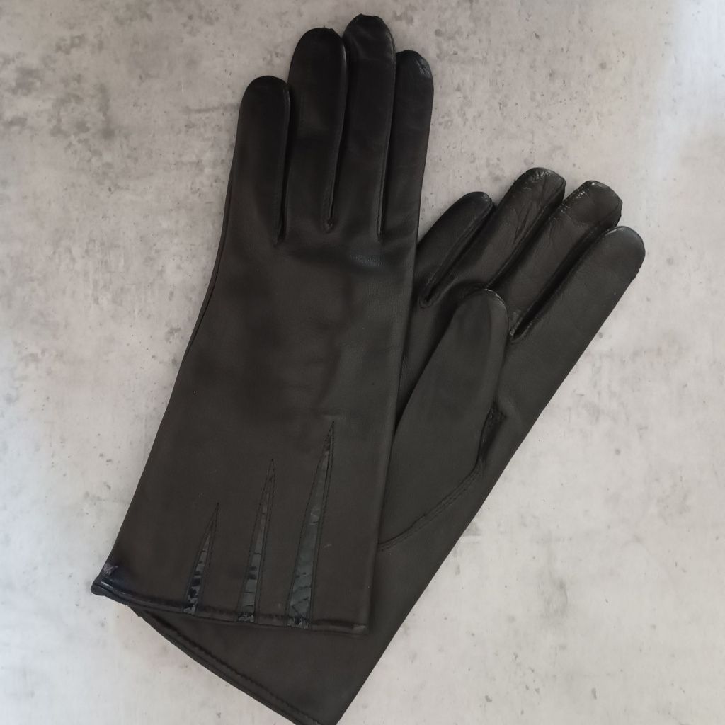Women's Winter Gloves with Snake Decoration
