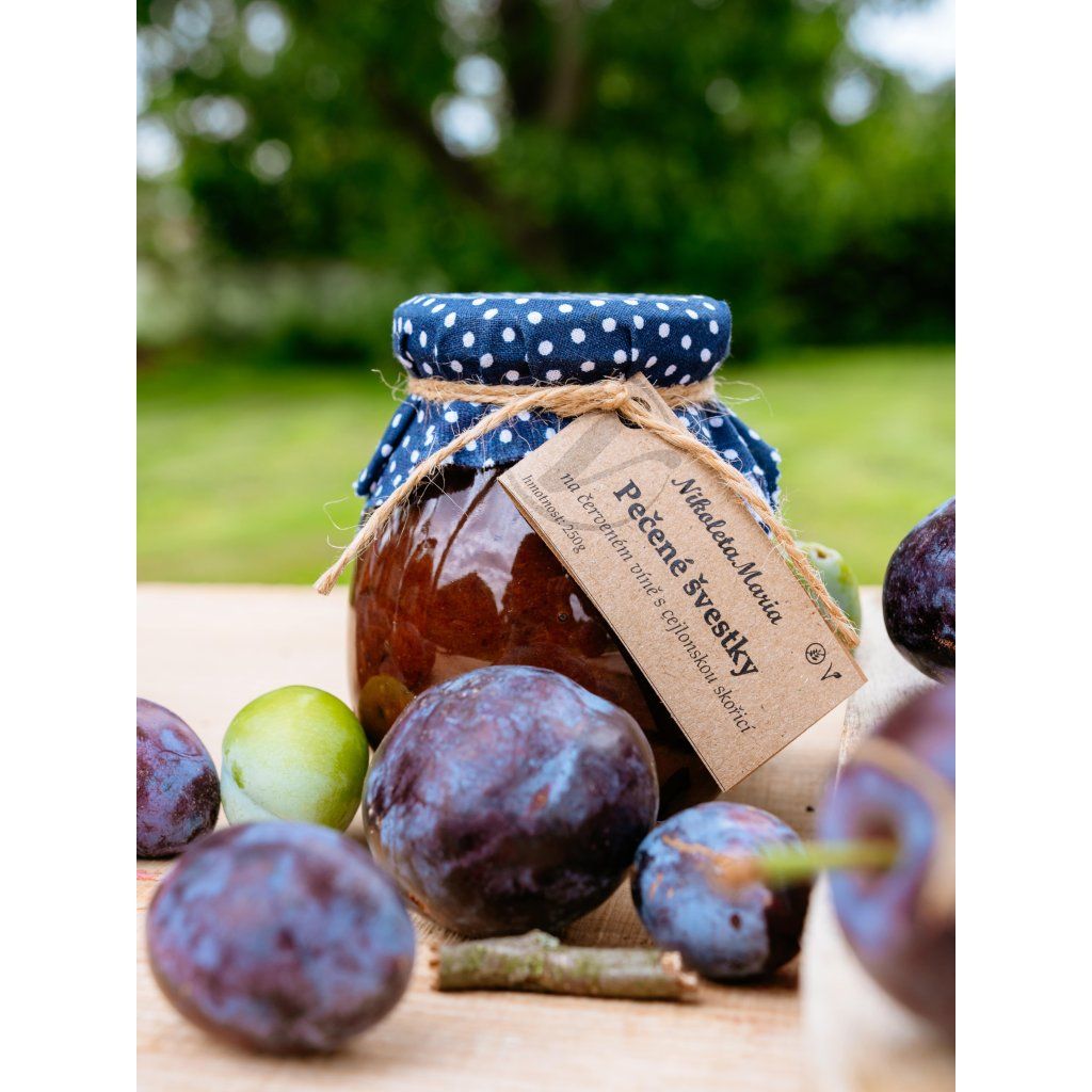 Baked Plums in Red Wine 130 g / 250 g