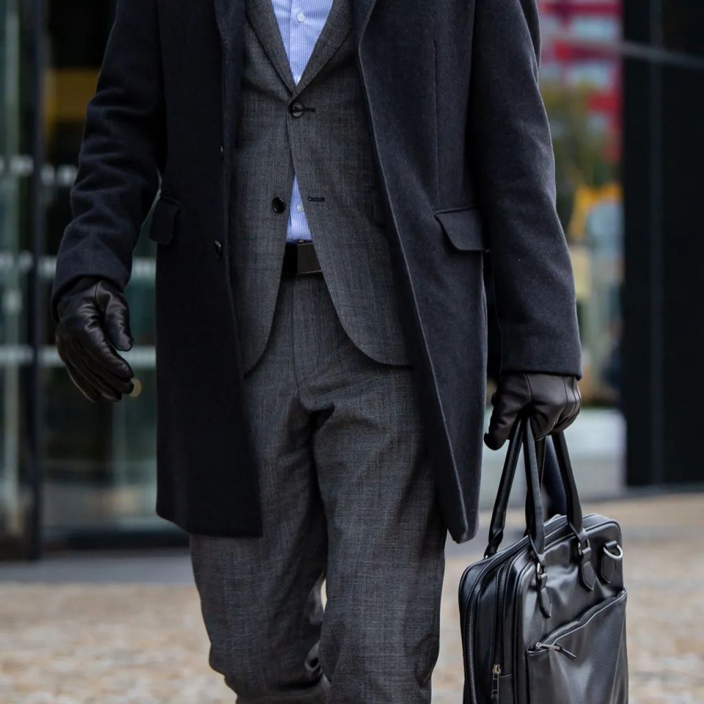 Elegant Men's Winter Gloves with a Palm Vent
