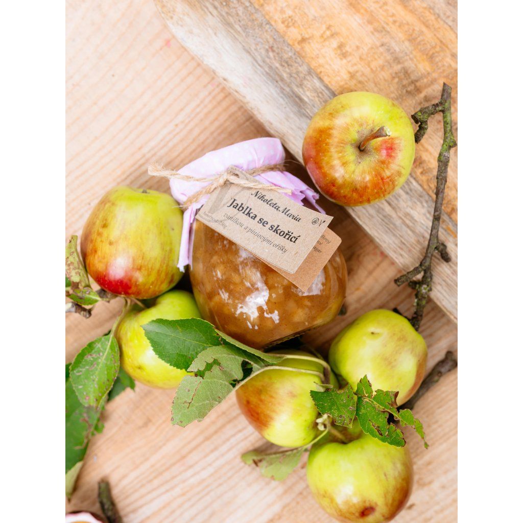 Apples with Cinnamon, Vanilla, and Pine Nuts 130 g / 250 g