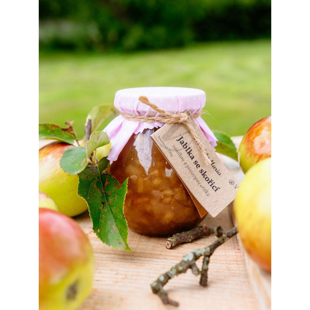 Apples with Cinnamon, Vanilla, and Pine Nuts 130 g / 250 g