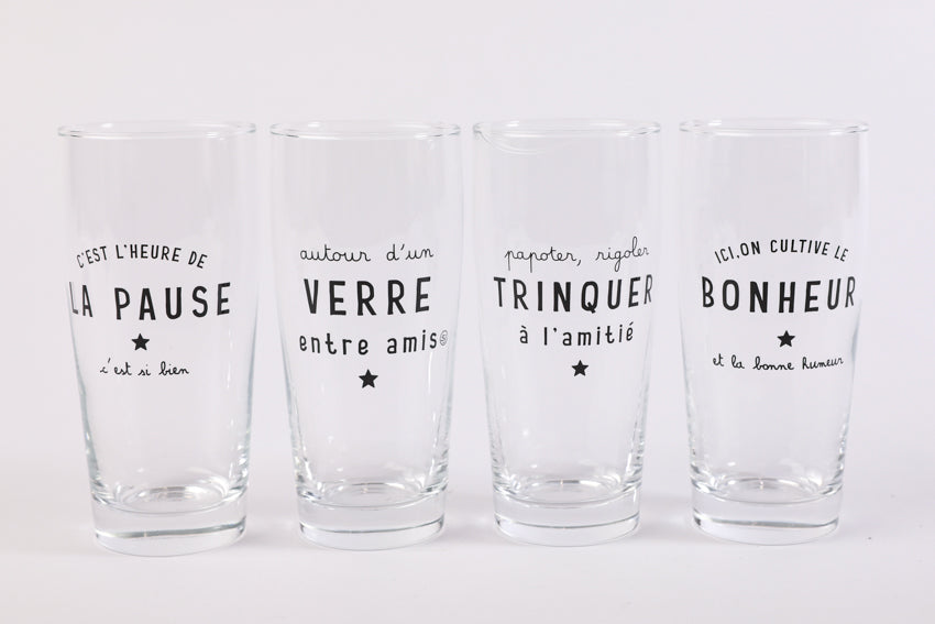 4 verres à bière, il est temps de faire une pause