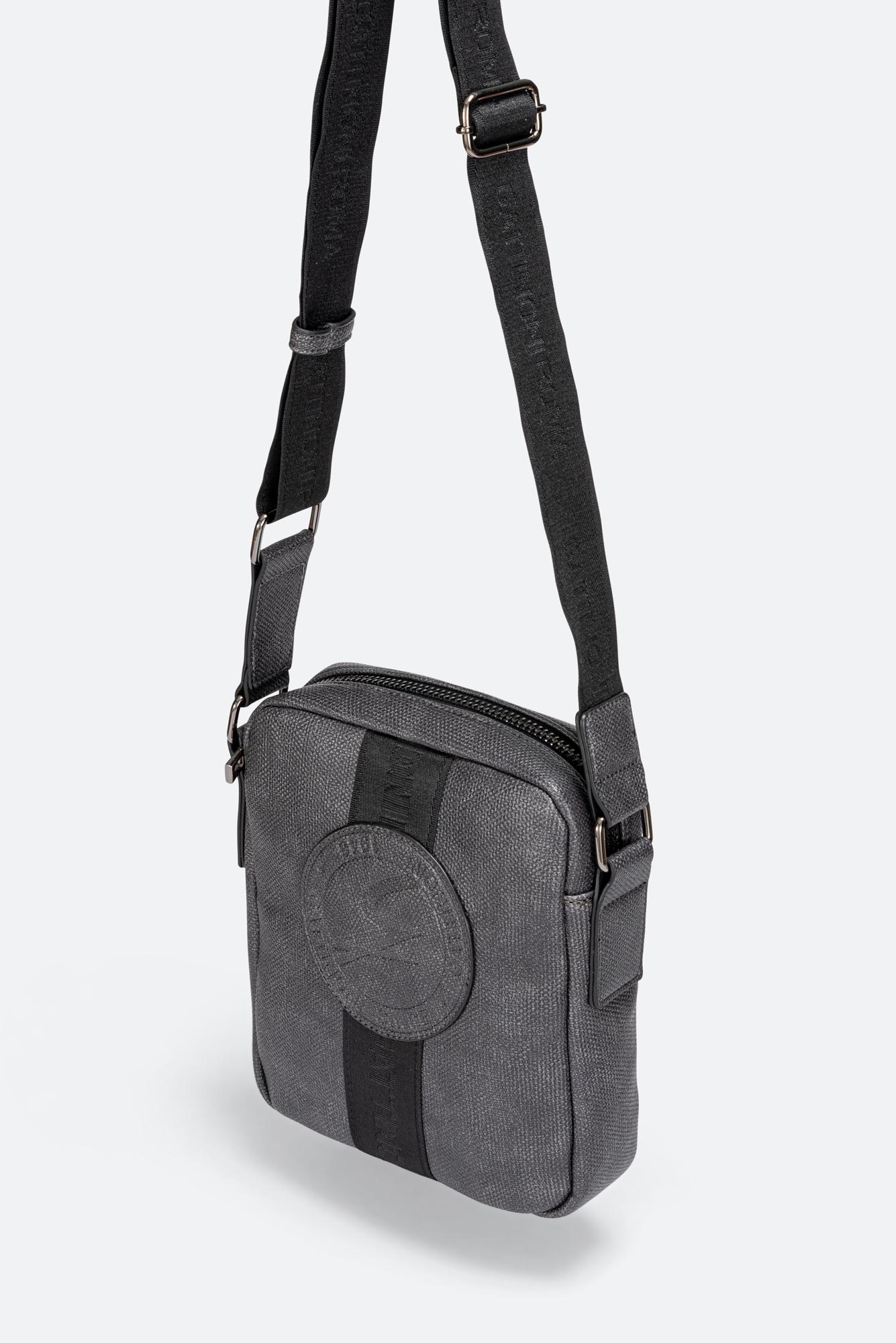 Grote Schoudertas Tristan Textuur met Gegraveerd Logo in Grijs