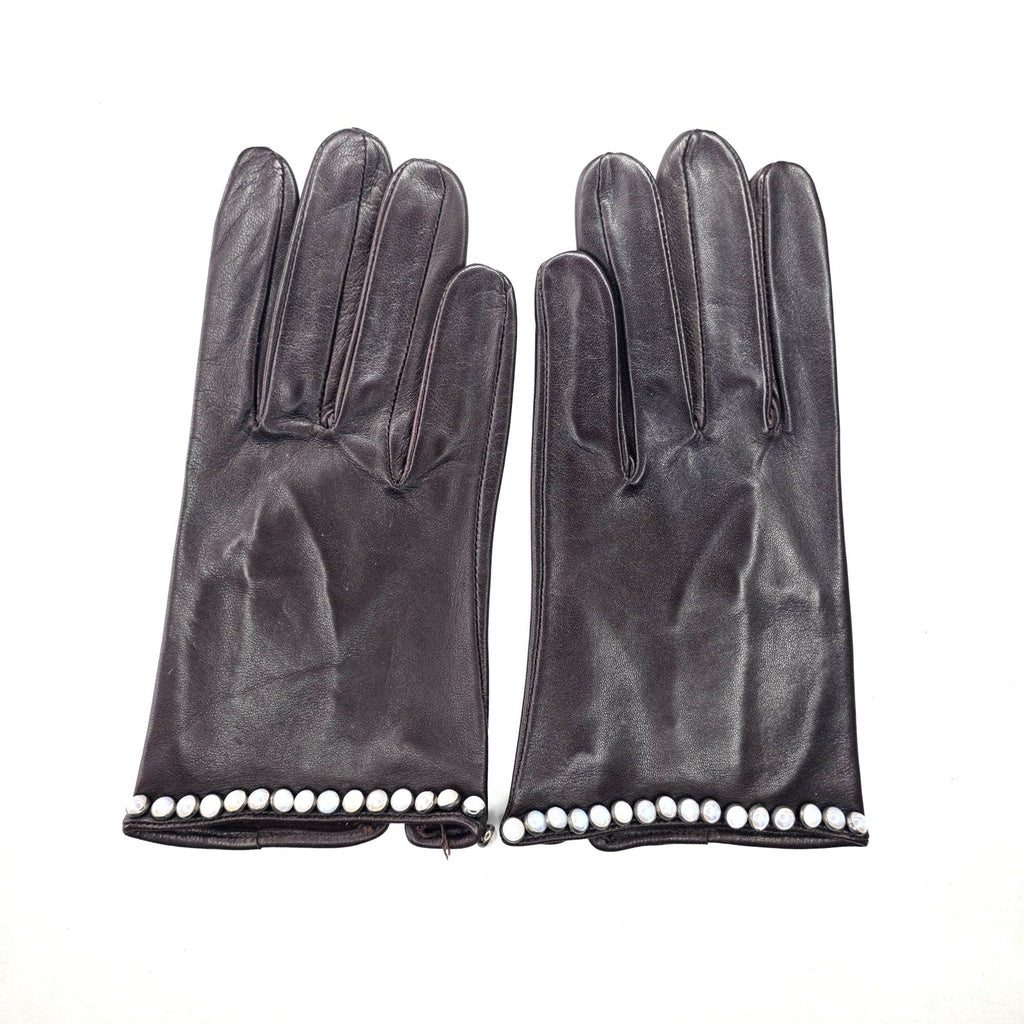 Short gloves with beaded edge