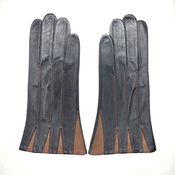 Elegant gloves with decorative flared edge