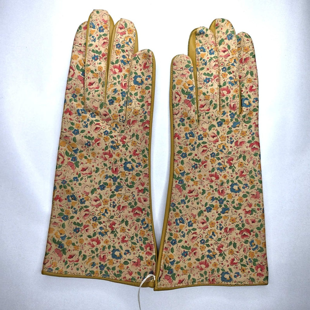 Yellow gloves with flowers