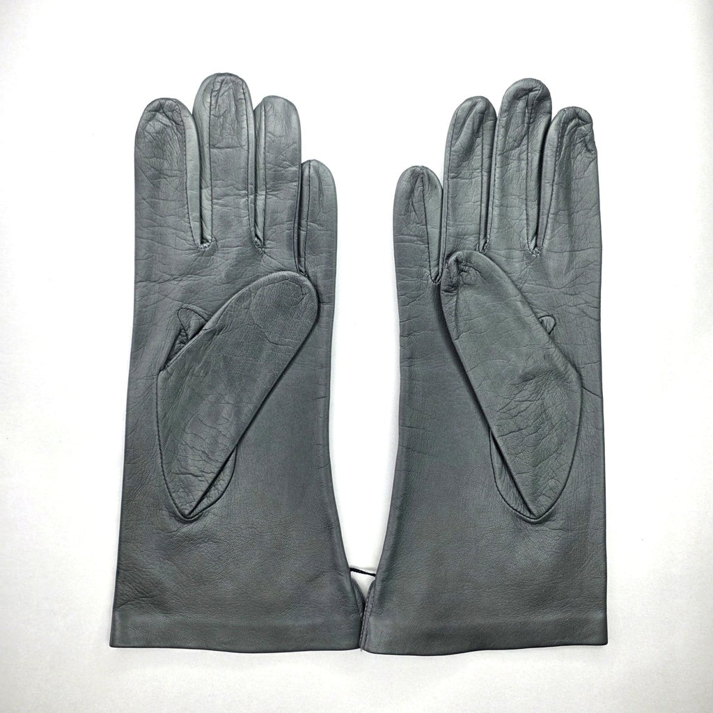 Smooth gloves with a side slit