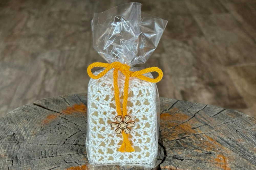 Soap in a Woven Massage Sponge Type of Soap: Lemon Balm
