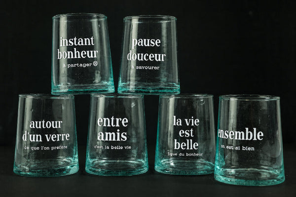 6 Beldi glasses around a glass