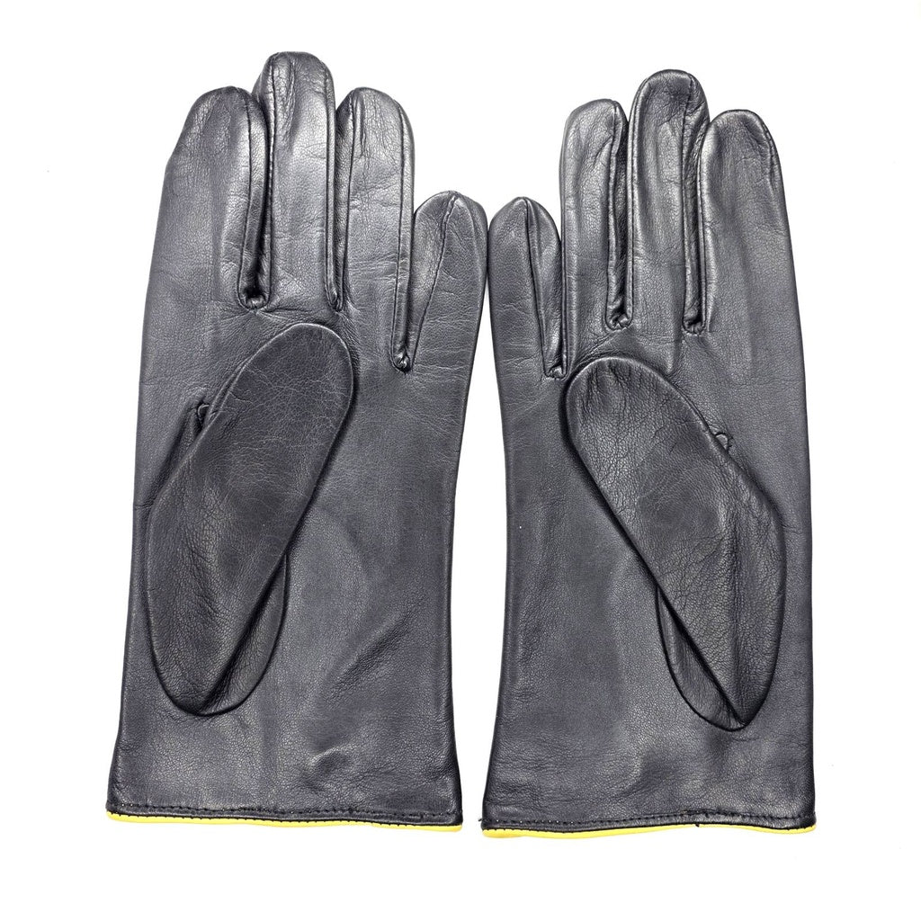 Driving gloves without knuckle openings