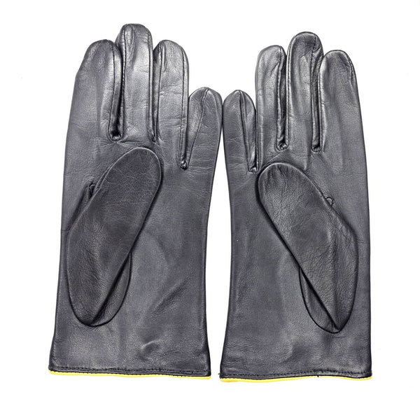 Driving gloves without knuckle openings