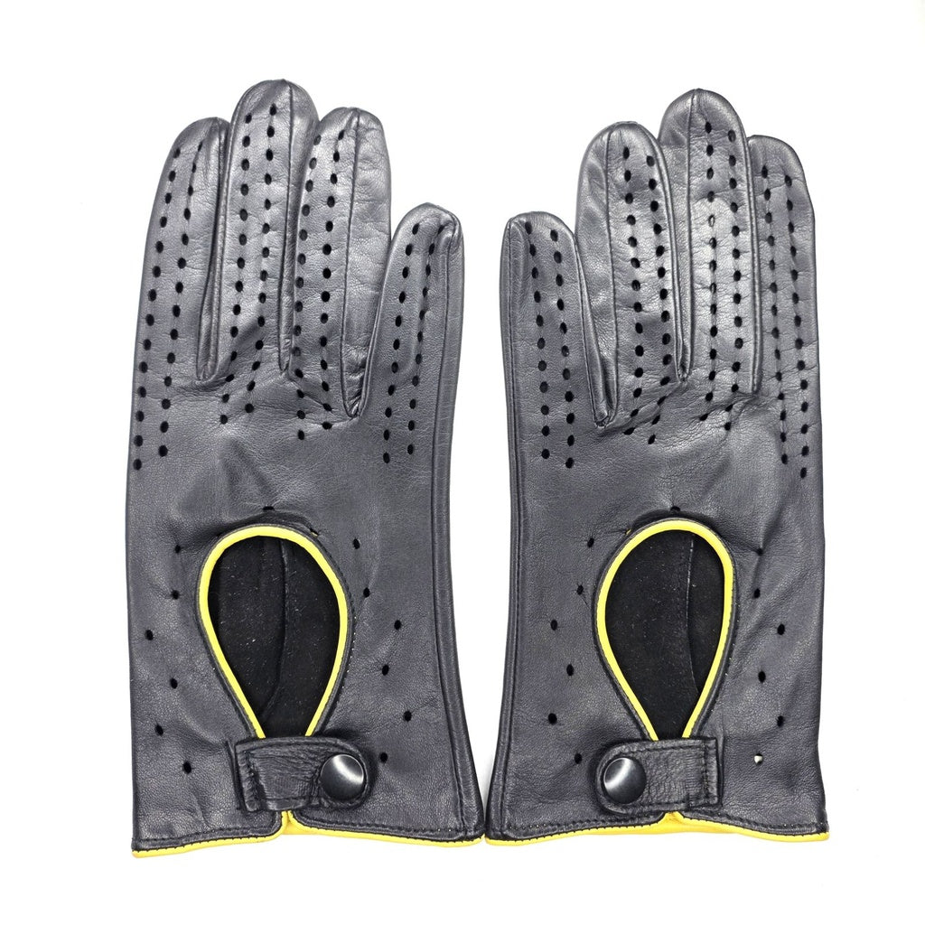 Driving gloves without knuckle openings