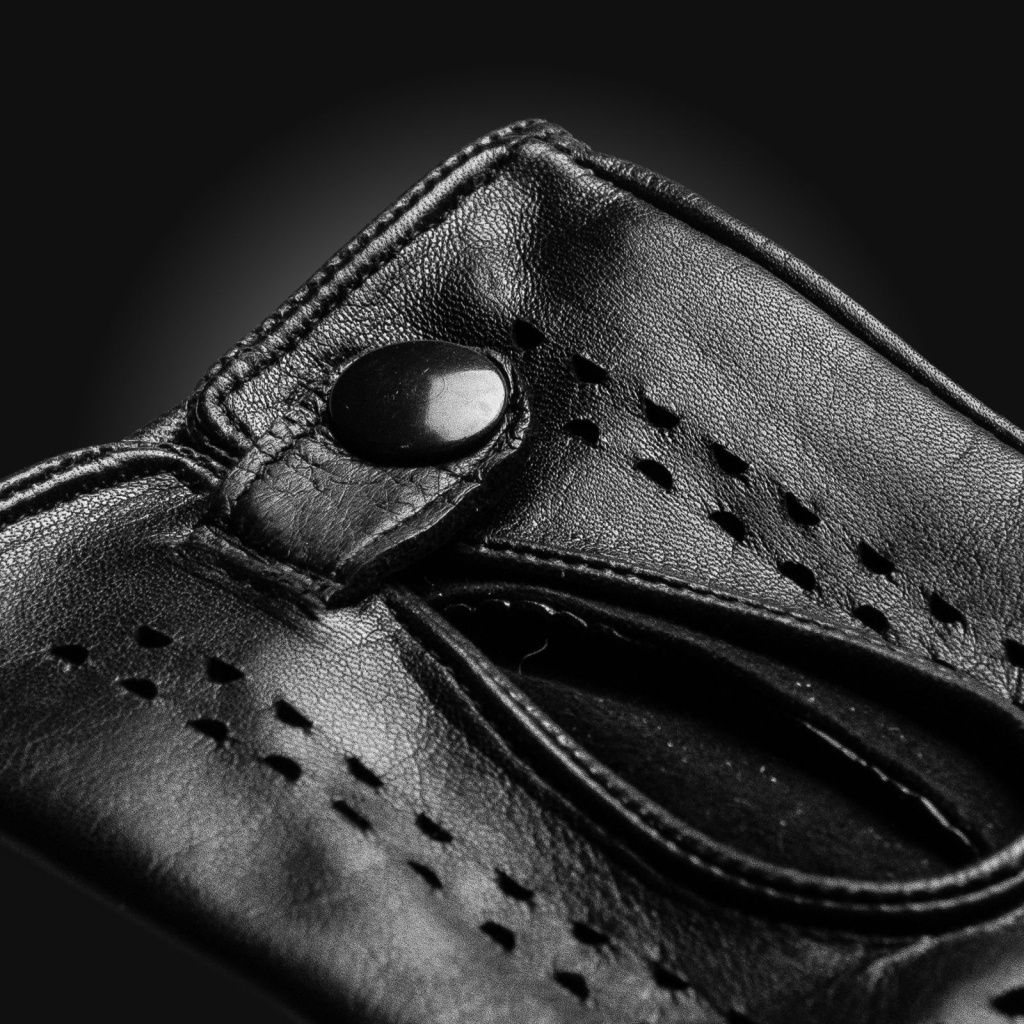 Sporty-Elegant Leather Gloves for Ladies