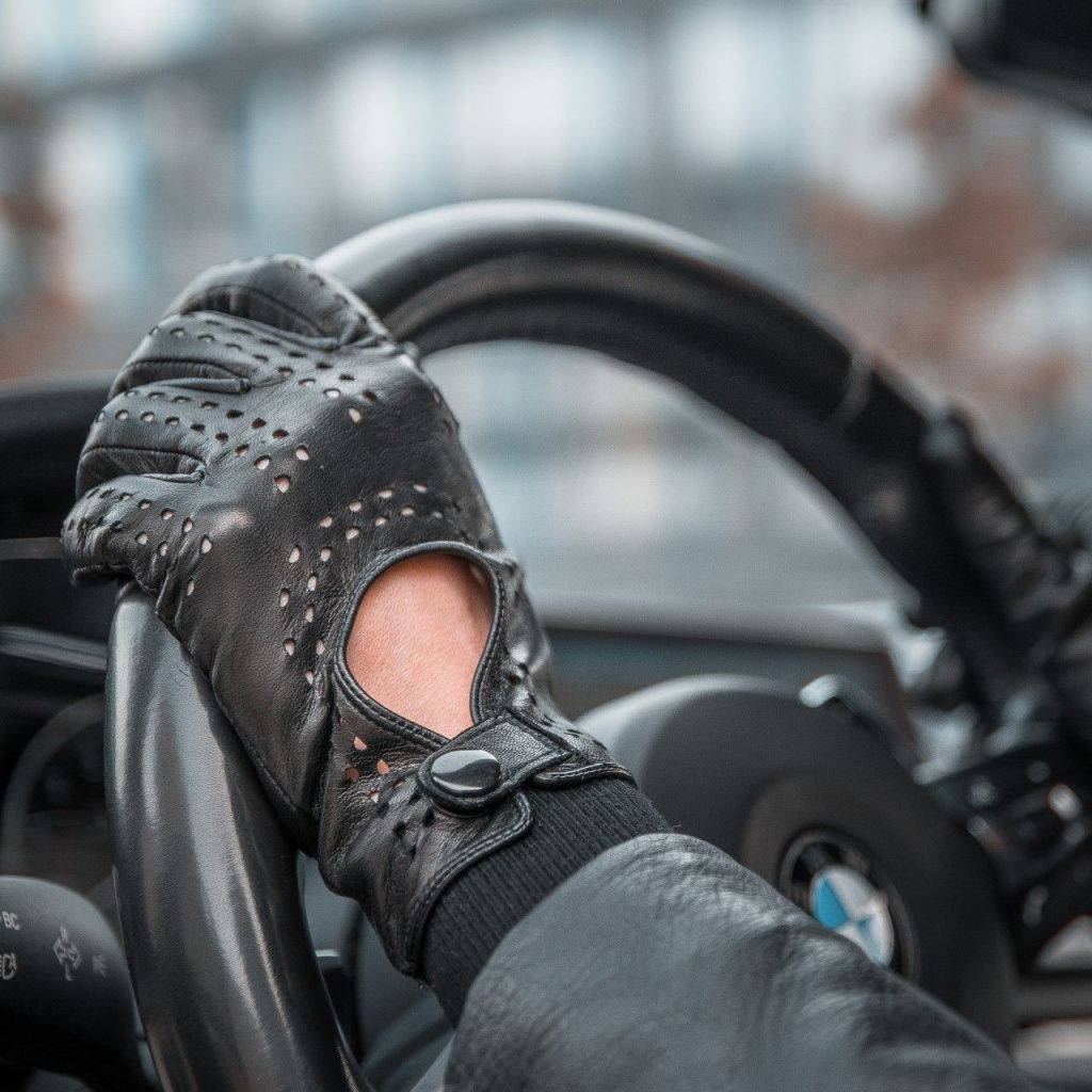 Sporty-Elegant Leather Gloves for Ladies