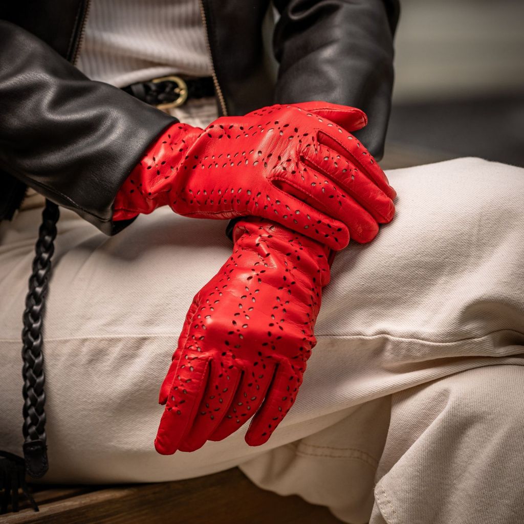 Summer gloves with flower-shaped perforations