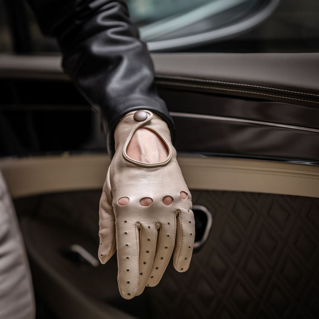 Women's Elegant Leather Driving Gloves for City Use