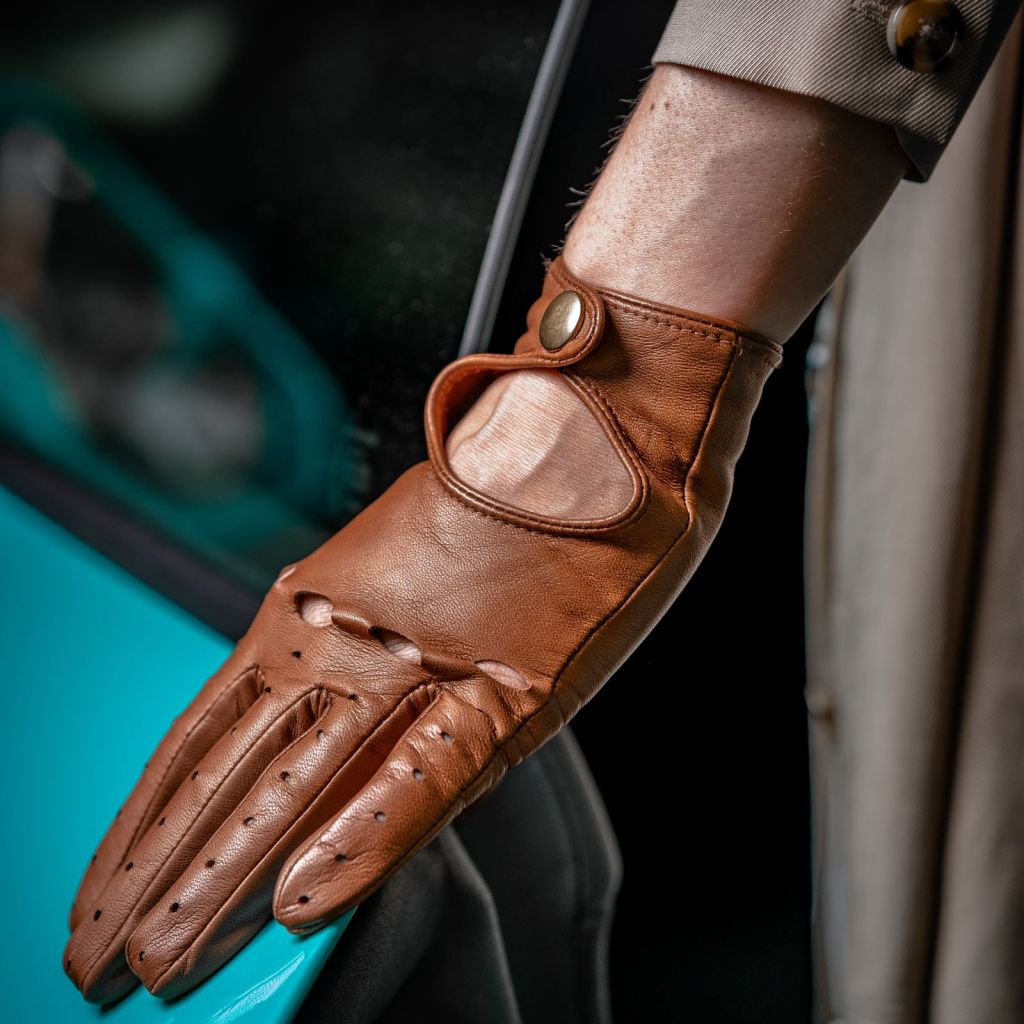 Women's Elegant Leather Driving Gloves for City Use