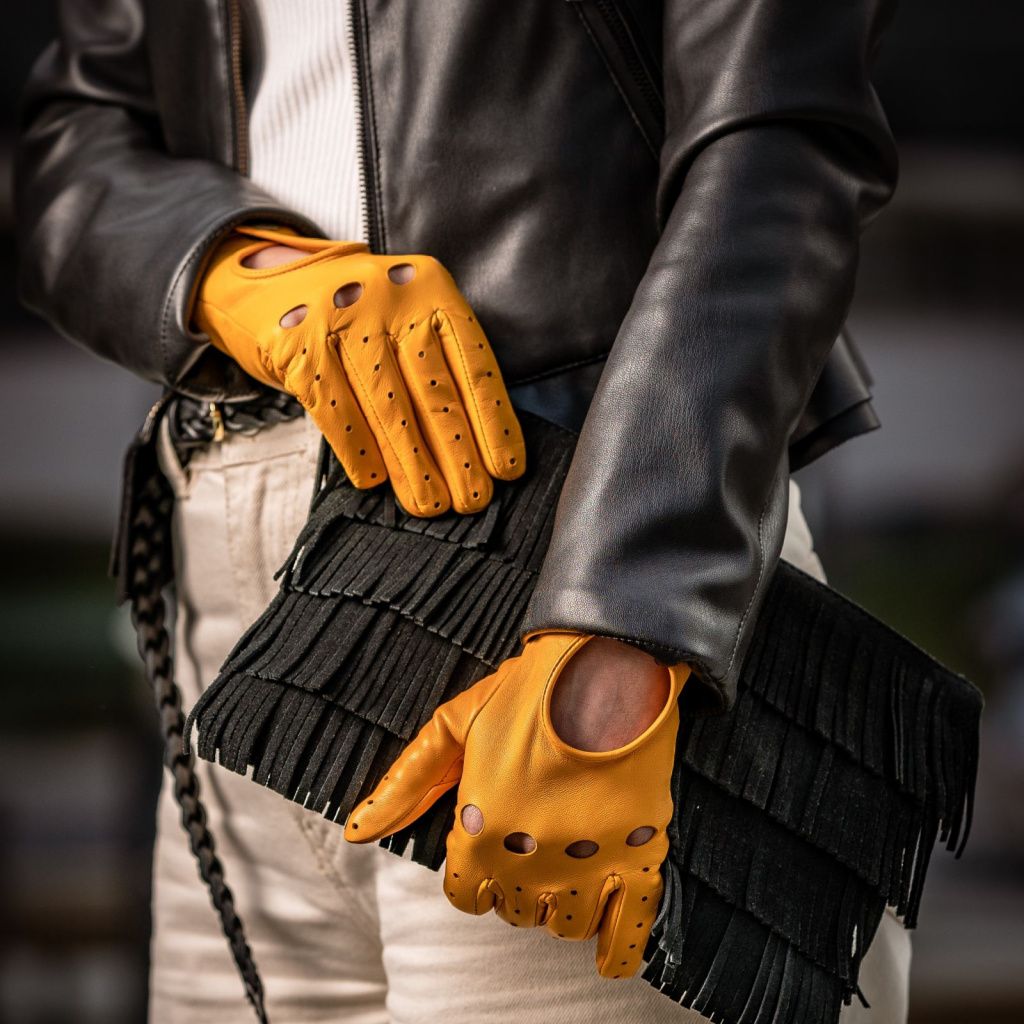 Women's Elegant Leather Driving Gloves for City Use