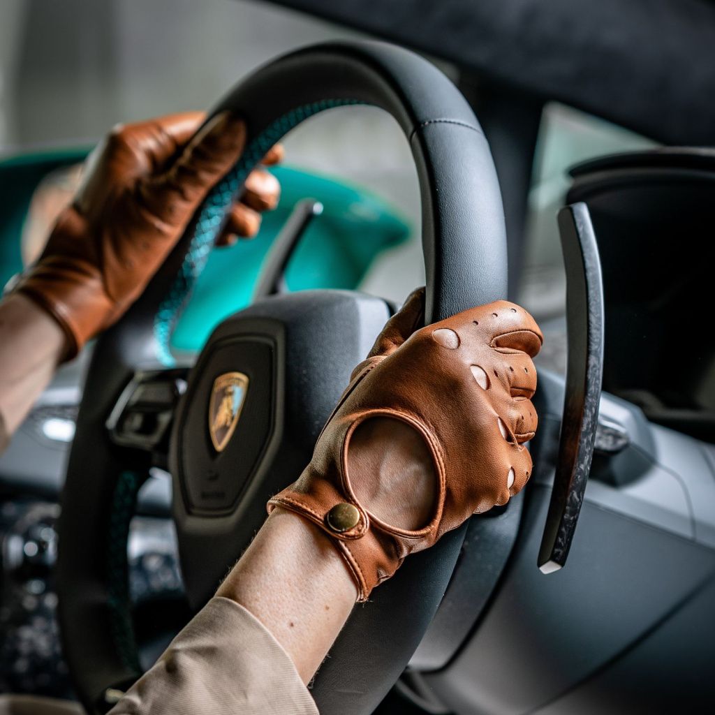 Women's Elegant Leather Driving Gloves for City Use