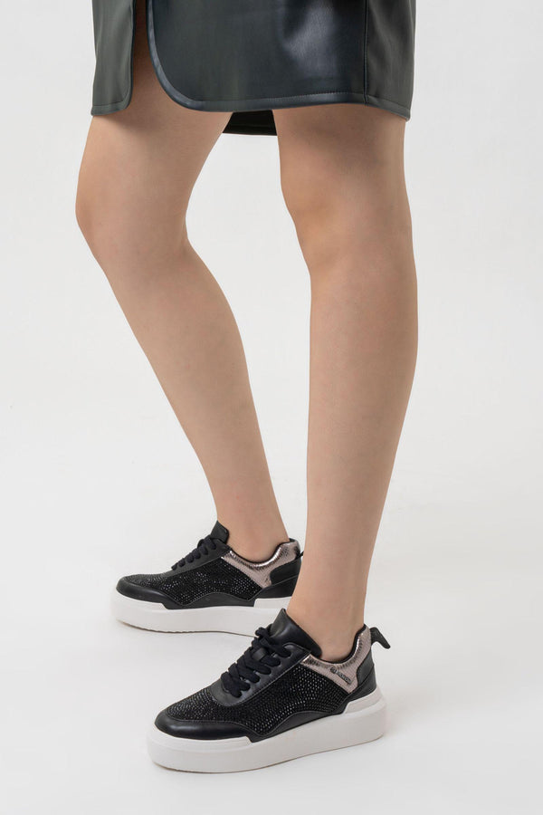 Leon sneaker in microfiber and synthetic leather black color