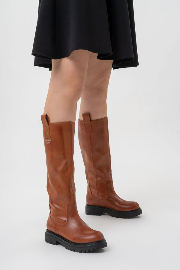 Bota Melfort en Cuero Sintético Color Marrón