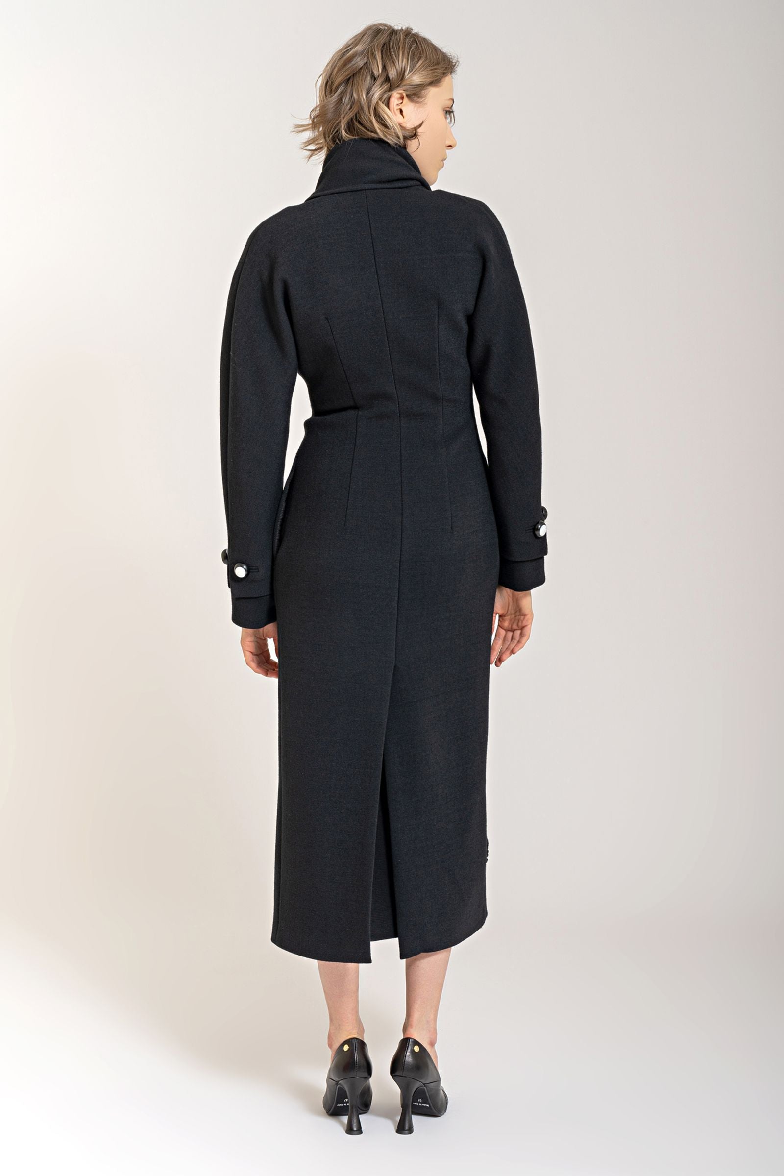 Cappotto lungo doppiopetto con sciarpa inserita