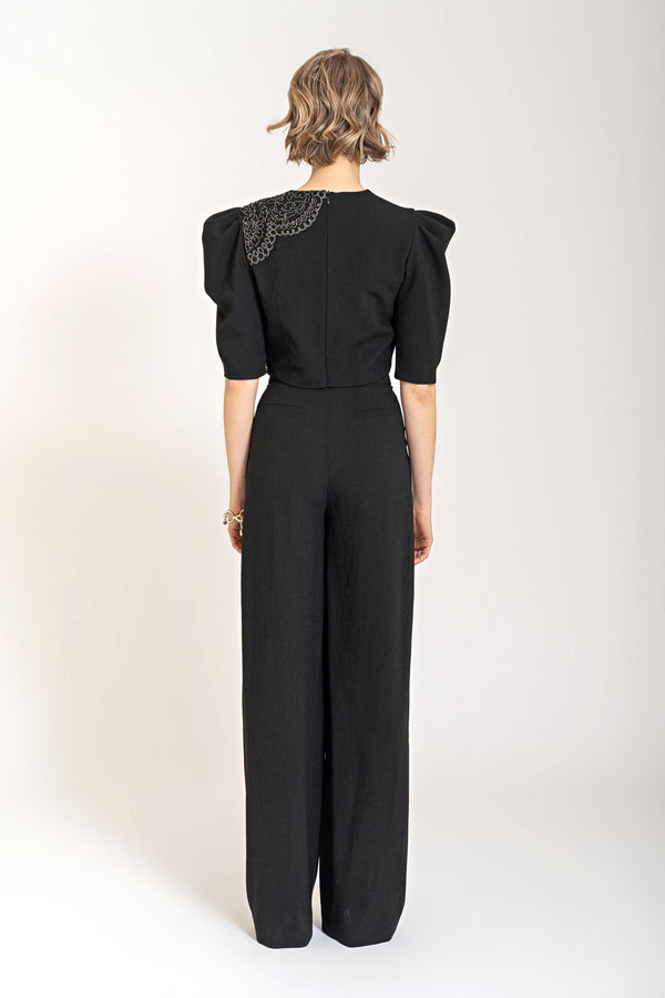 Haut court avec applications de putti