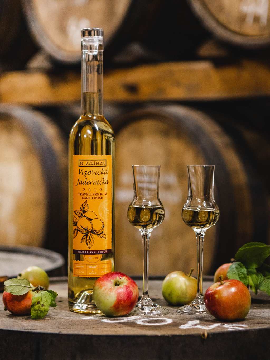 R. JELÍNEK Vizovická jadernička 2015 42% 0,7l (HOLÁ LÁHEV)