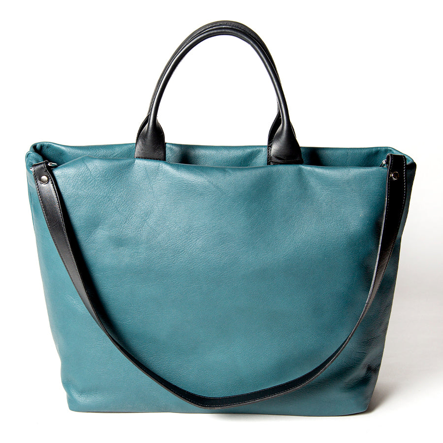 IOLE - shopping in soft petrol nappa leather