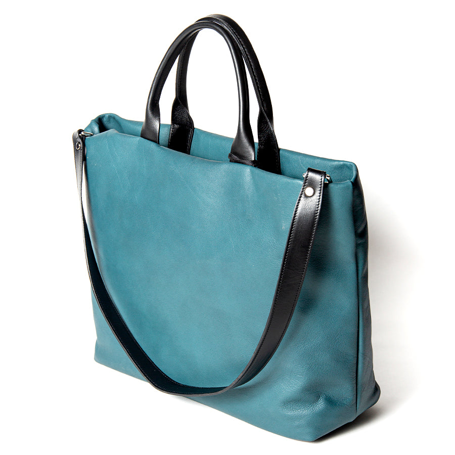 IOLE - shopping in soft petrol nappa leather