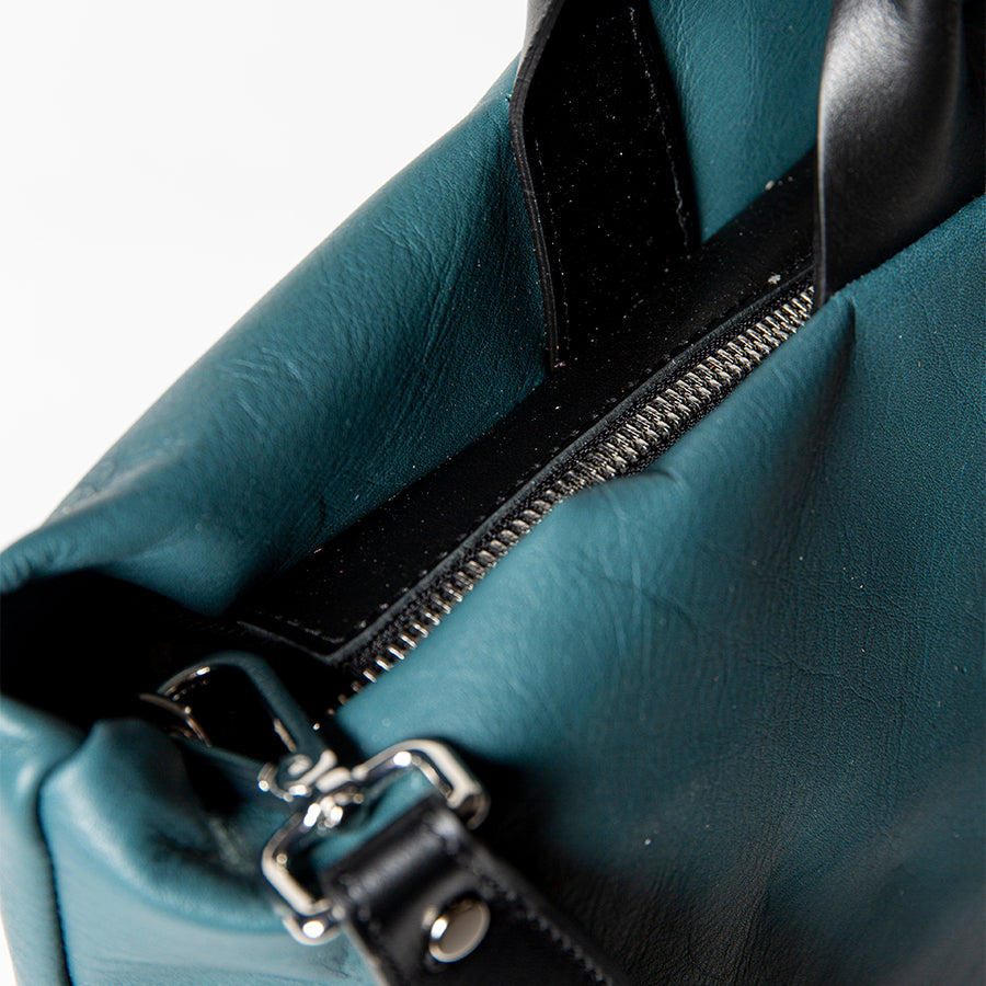IOLE - shopping in soft petrol nappa leather