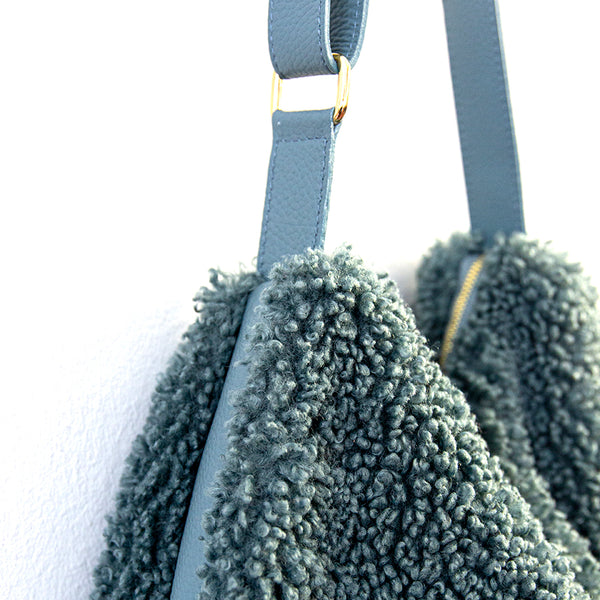 BOUCLE' - leather and eco-fur bag in aviation blue