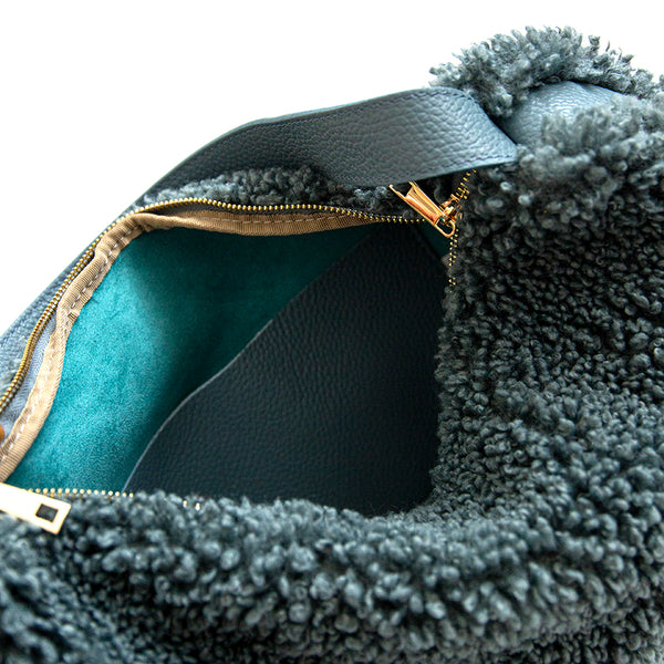 BOUCLE' - leather and eco-fur bag in aviation blue