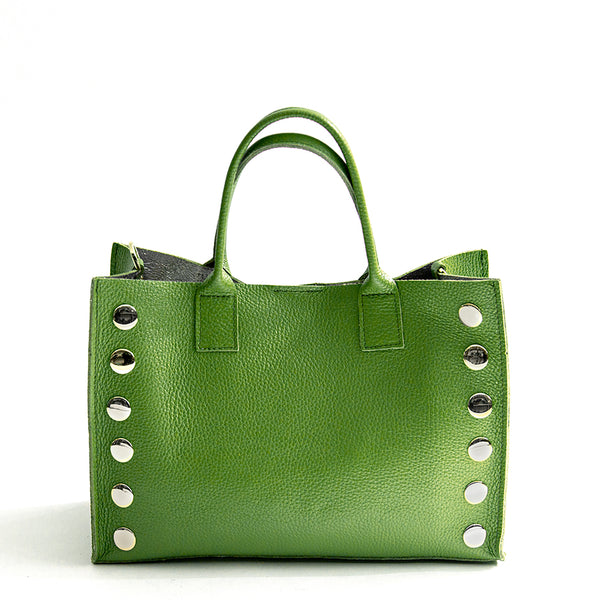 SAM - Shopping con borchie in pelle verde aloe