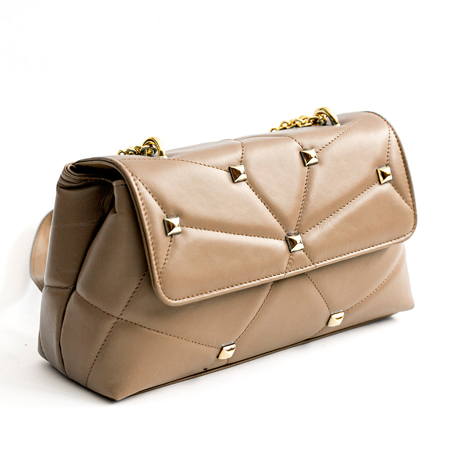MUSA - borsa in pelle nappa trapuntata con borchie taupe