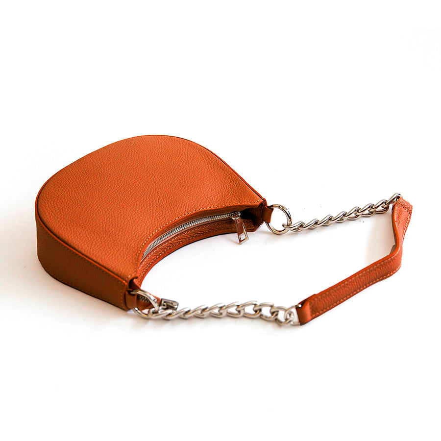 PIMPI - mezzaluna con manico in catena in pelle arancio